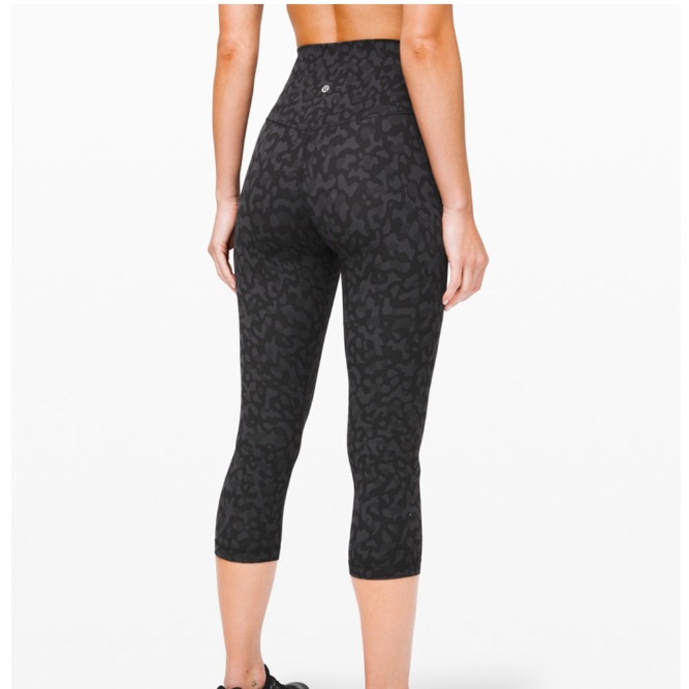 Wunder under black camo size 4